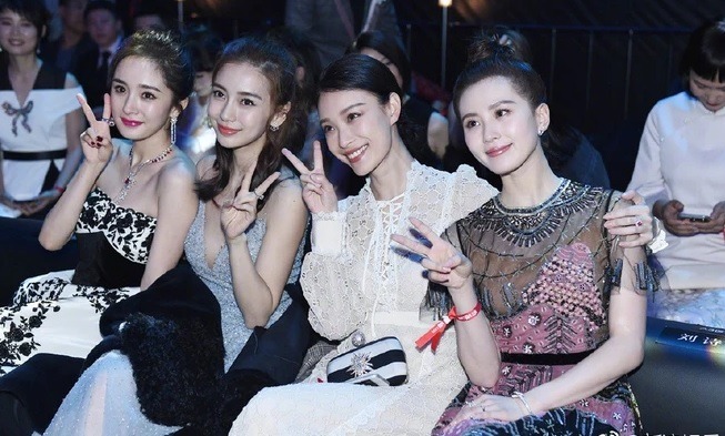 Hội bạn quyền lực showbiz đã