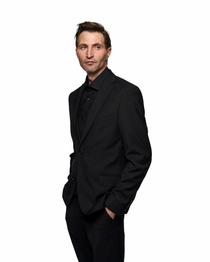 "Người đàn ông quét rác đẹp trai nhất thế giới" đổi đời sau đúng 1 đêm như thế nào? photo 7 16115641343032120856341 1751774628136 17517746282091958113924 1751784904657 17517849048591638071365