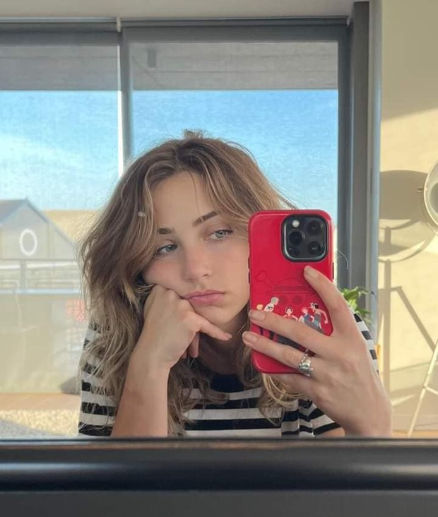 One Piece live-action: Có nhan sắc và diễn xuất, Emily Rudd xuất sắc đem Nami bước ra khỏi trang giấy- Ảnh 2.