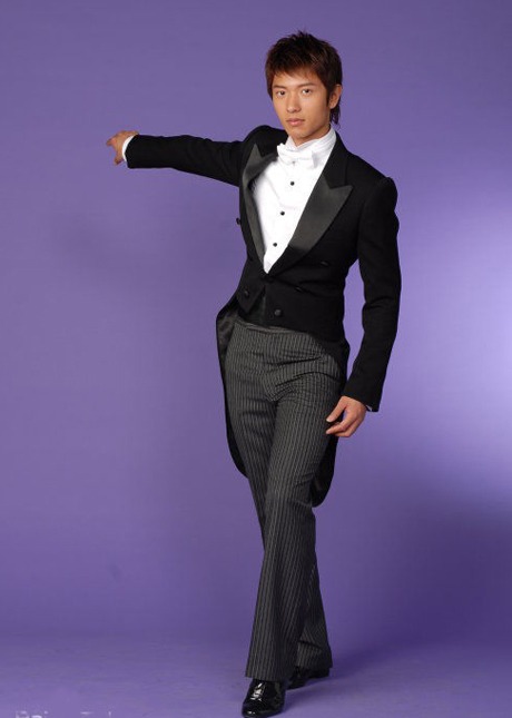 "Nam vương tiêu tiền như rác" giờ thê thảm đến nỗi phải đi phụ hồ, bê gạch xách vữa mưu sinh photo 7 1700756184955879408210 1761541349595644363288 1761549522606 17615495229271293819459