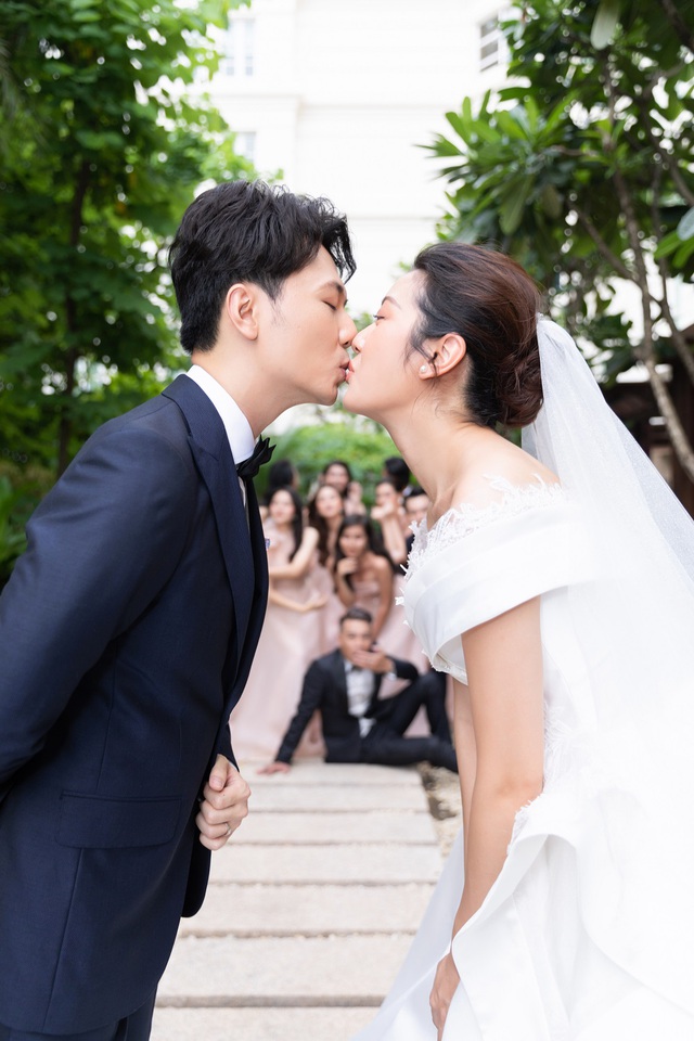 Nhóc tỳ Vbiz gia thế khủng: Họ nội toàn giáo sư và nhà văn hoá lớn, mẹ có học thức đáng gờm- Ảnh 2. Nhóc tỳ Vbiz gia thế khủng: Họ nội toàn giáo sư và nhà văn hoá lớn, mẹ có học thức đáng gờm- Ảnh 2.