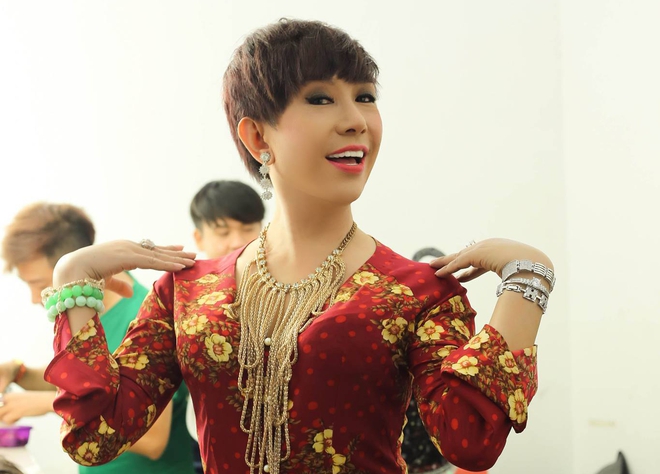 Sao Vbiz lấy vợ Hoa khôi có 4 con nhưng vẫn bị nghi ngờ giới tính, đáp trả sốc khi bị mỉa mai ăn diện như con gái- Ảnh 5. Sao Vbiz lấy vợ Hoa khôi có 4 con nhưng vẫn bị nghi ngờ giới tính, đáp trả sốc khi bị mỉa mai ăn diện như con gái- Ảnh 5.