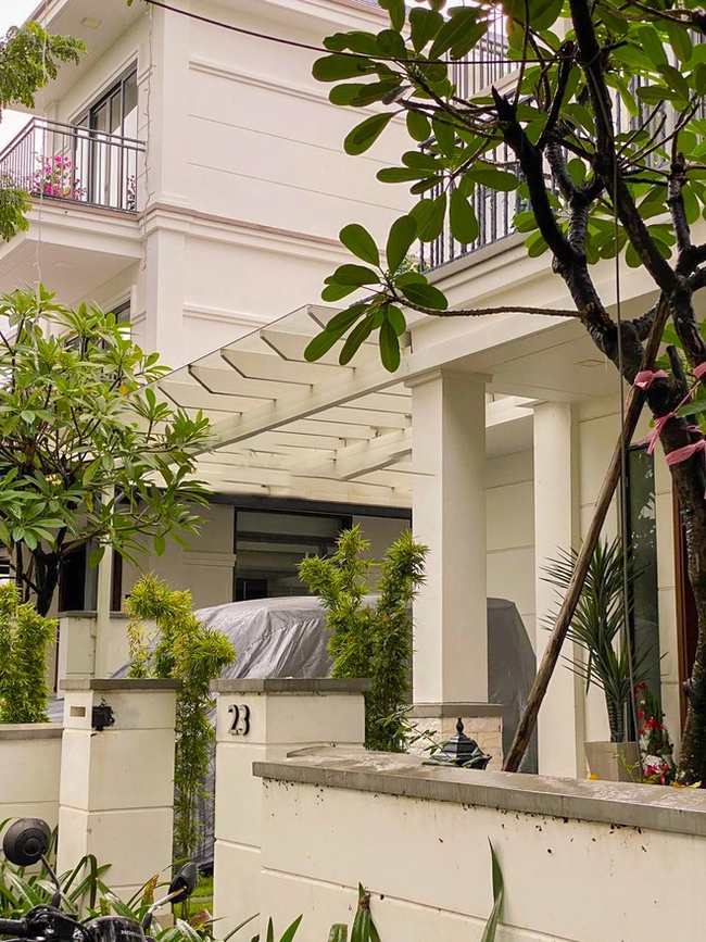 "Review" khối tài sản của Sơn Tùng M-TP: Lái xe sang 13 tỷ đồng, ở biệt thự ven sông và là Chủ tịch công ty giải trí hàng đầu photo 9 1682142969475919197197 1754911277022646177700 1754913961570 17549139622951939543557