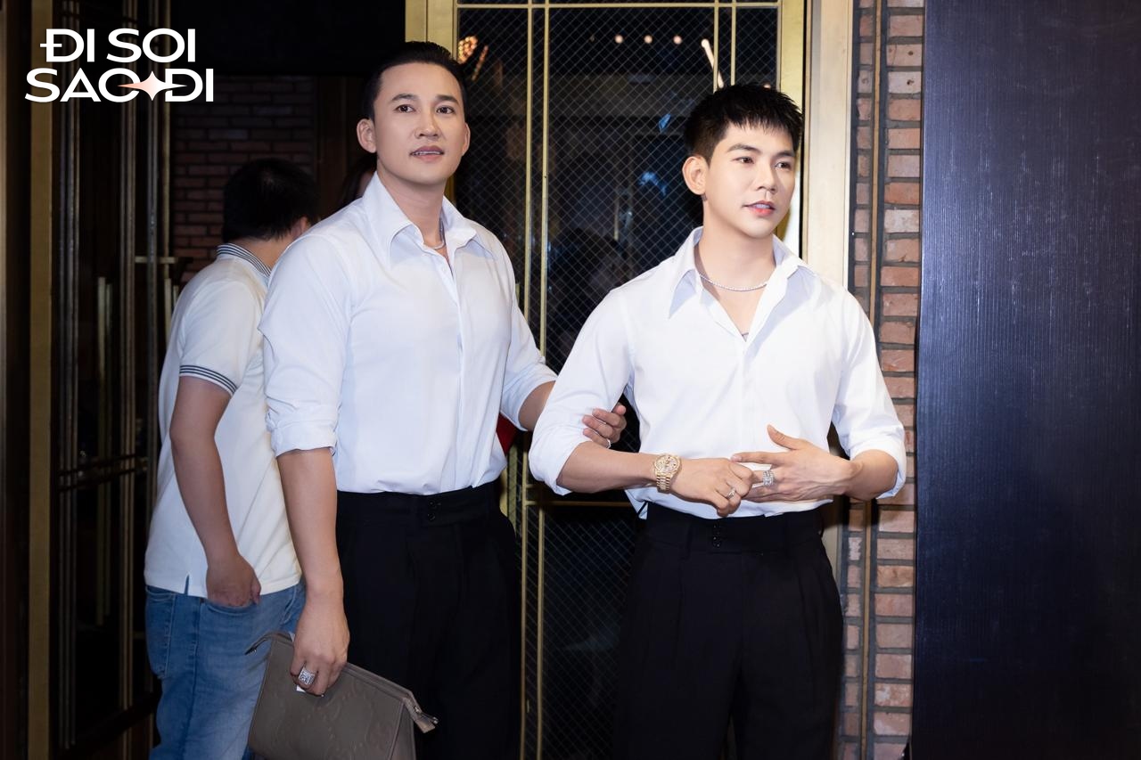 Thảm đỏ HOT nhất hôm nay: Kim Tuyến đẹp đến nỗi bị fan vây kín, một mỹ nhân Genz khoe vòng 1 nóng bỏng mắt- Ảnh 14. Thảm đỏ HOT nhất hôm nay: Kim Tuyến đẹp đến nỗi bị fan vây kín, một mỹ nhân Genz khoe vòng 1 nóng bỏng mắt- Ảnh 14.