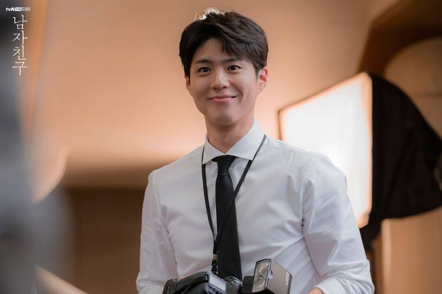 Kỳ lạ nam thần vào vai trắng trẻo thư sinh thì