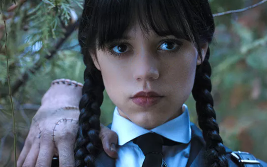 Wednesday mùa 2 thoát khỏi chủ đề tình yêu, chuyển hướng kinh dị