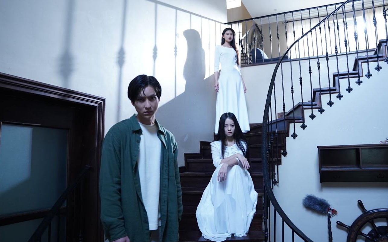 Những yếu tố gây tò mò của ‘Đồi hành xác: Tà thuyết đen trở lại’