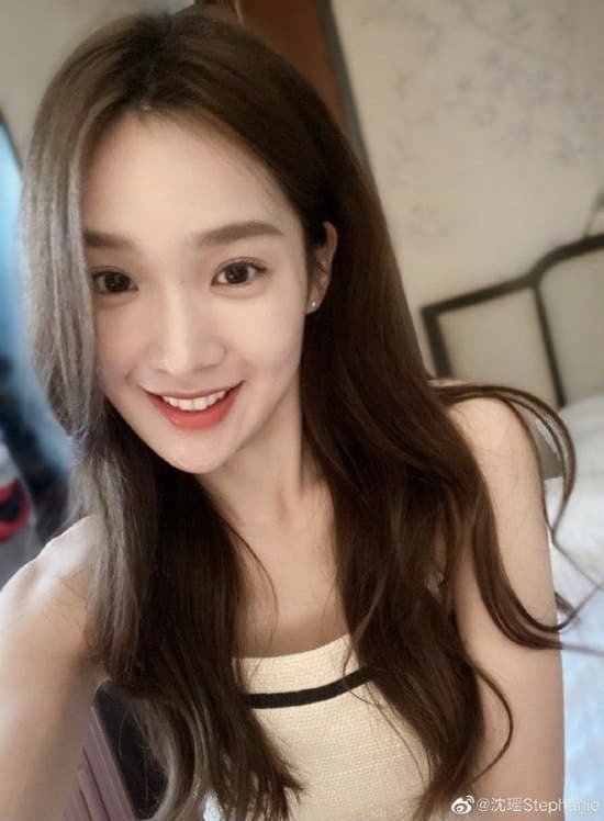 Lộ clip chồng 1 “chị đẹp” đưa gái trẻ đi bar, còn ôm trên xe- Ảnh 6.