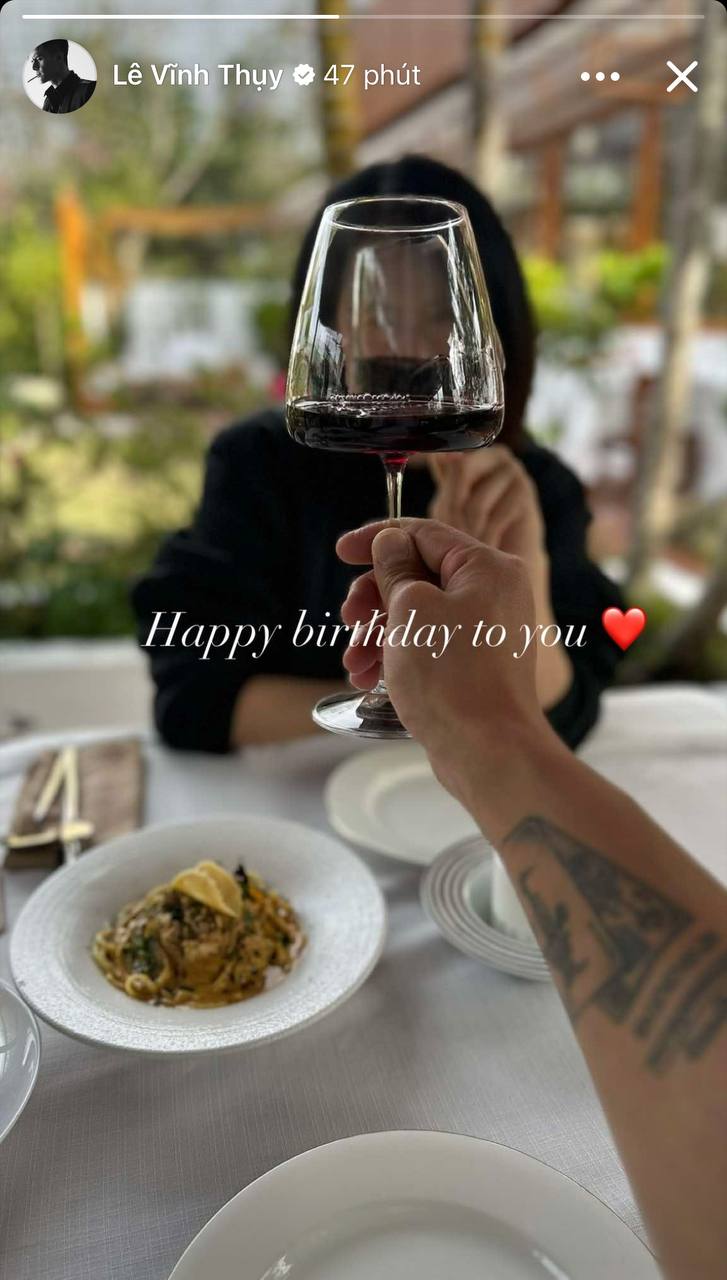 Nam thần kết hôn bí ẩn nhất Vbiz công khai ảnh vợ tiểu thư gia thế khủng- Ảnh 1. Nam thần kết hôn bí ẩn nhất Vbiz công khai ảnh vợ tiểu thư gia thế khủng- Ảnh 1.