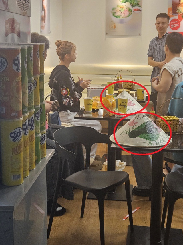 Độc quyền: Những hình ảnh cuối cùng của Yua Mikami trước khi rời Việt Nam, fan vẫn miệt mài “săn idol” ở sân bay- Ảnh 5. Độc quyền: Những hình ảnh cuối cùng của Yua Mikami trước khi rời Việt Nam, fan vẫn miệt mài “săn idol” ở sân bay- Ảnh 5.