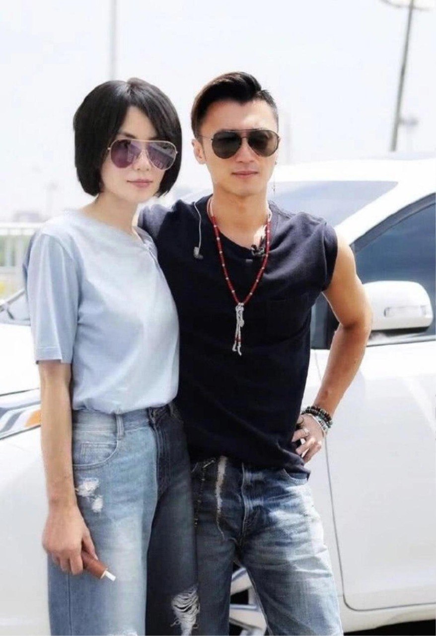 "Gã trai hư si tình của Cbiz" kiếm hơn 5.200 tỷ nhờ bán xúc xích photo2025 03 2904 00 23 5 1743220406642624102094 1743225453539 17432254537291965664035