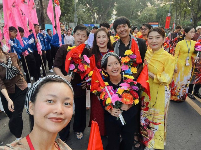 Bức hình 2 sao Việt tổng duyệt diễu binh khiến hàng triệu người nghẹn ngào, “hòa bình đẹp lắm” là đây chứ đâu!- Ảnh 2.