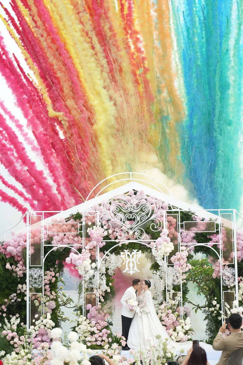 Dàn sao dự đám cưới Hồ Quỳnh Hương: Thiều Bảo Trâm khoe dáng gợi cảm, Dàn sao dự đám cưới Hồ Quỳnh Hương: Thiều Bảo Trâm khoe dáng gợi cảm,