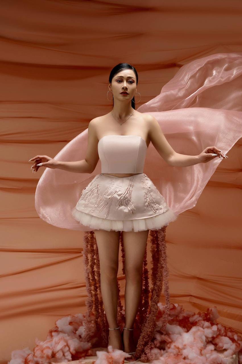 Mỹ nhân có đôi mắt buồn nhất Việt Nam: Trầm cảm suốt 13 năm, U50 mà body bén như thiếu nữ- Ảnh 5. Mỹ nhân có đôi mắt buồn nhất Việt Nam: Trầm cảm suốt 13 năm, U50 mà body bén như thiếu nữ- Ảnh 5.