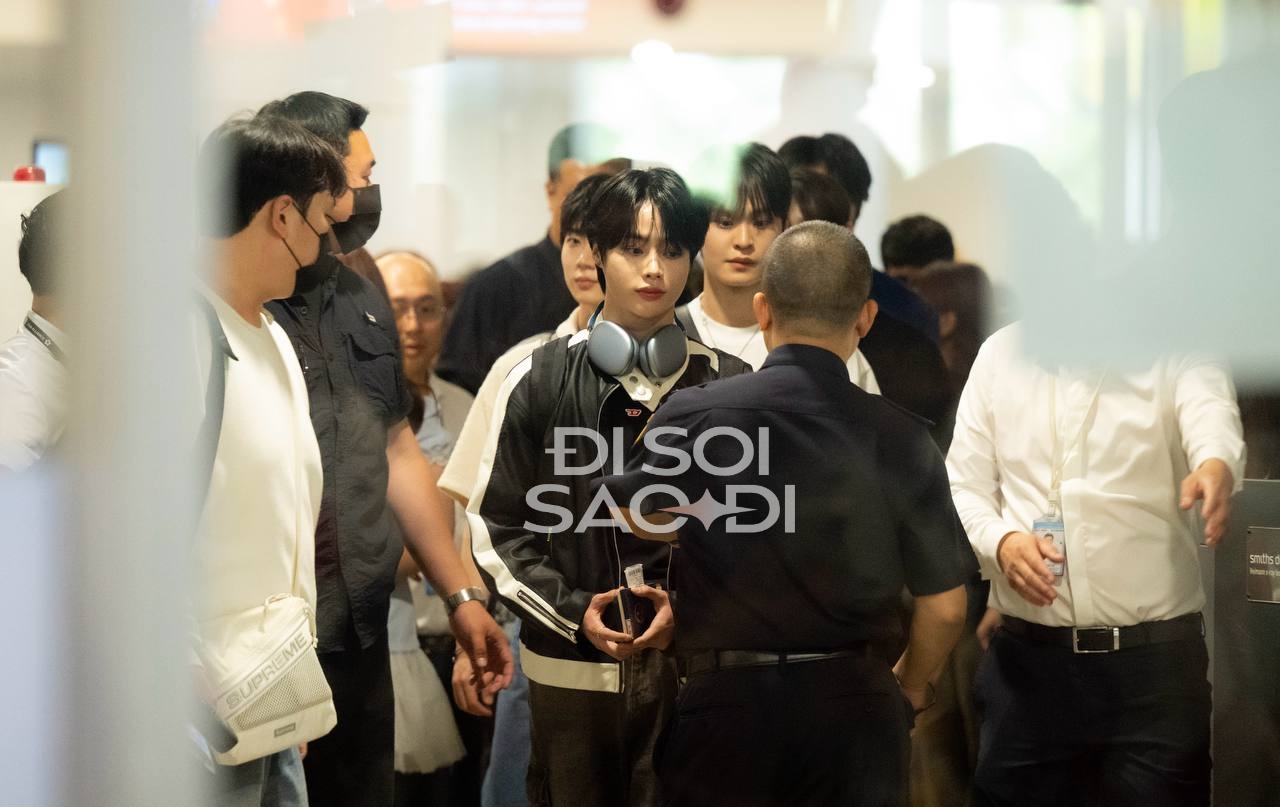 Idol người Việt Hanbin và các thành viên TEMPEST đổ bộ Nội Bài, visual