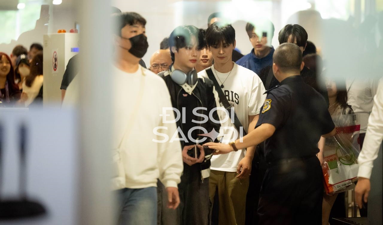 Idol người Việt Hanbin và các thành viên TEMPEST đổ bộ Nội Bài, visual