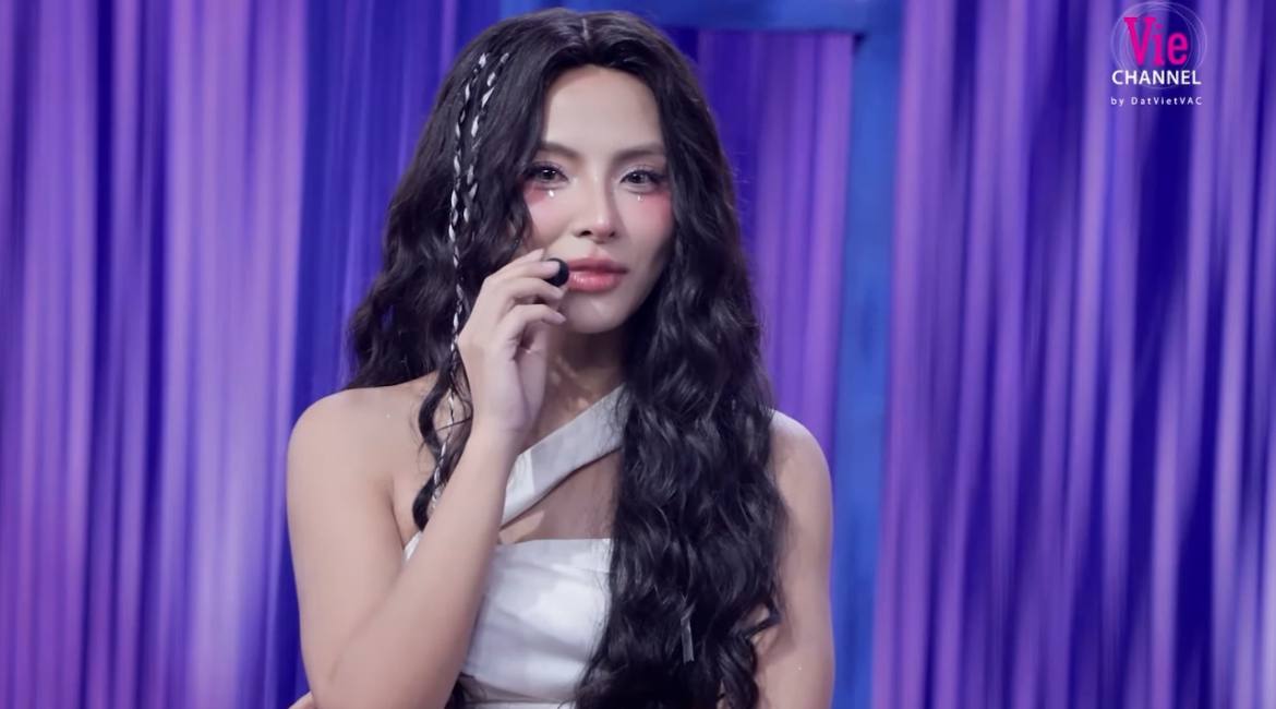 Em Xinh LyHan bị bạn sống chung nhà