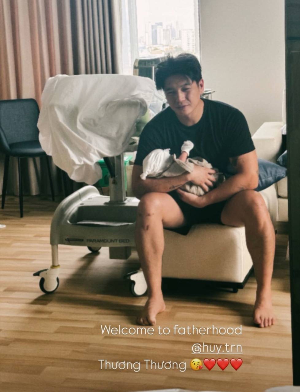 Giật mình với hình ảnh của chồng Ngô Thanh Vân sau khi nhập hội bố bỉm- Ảnh 1.