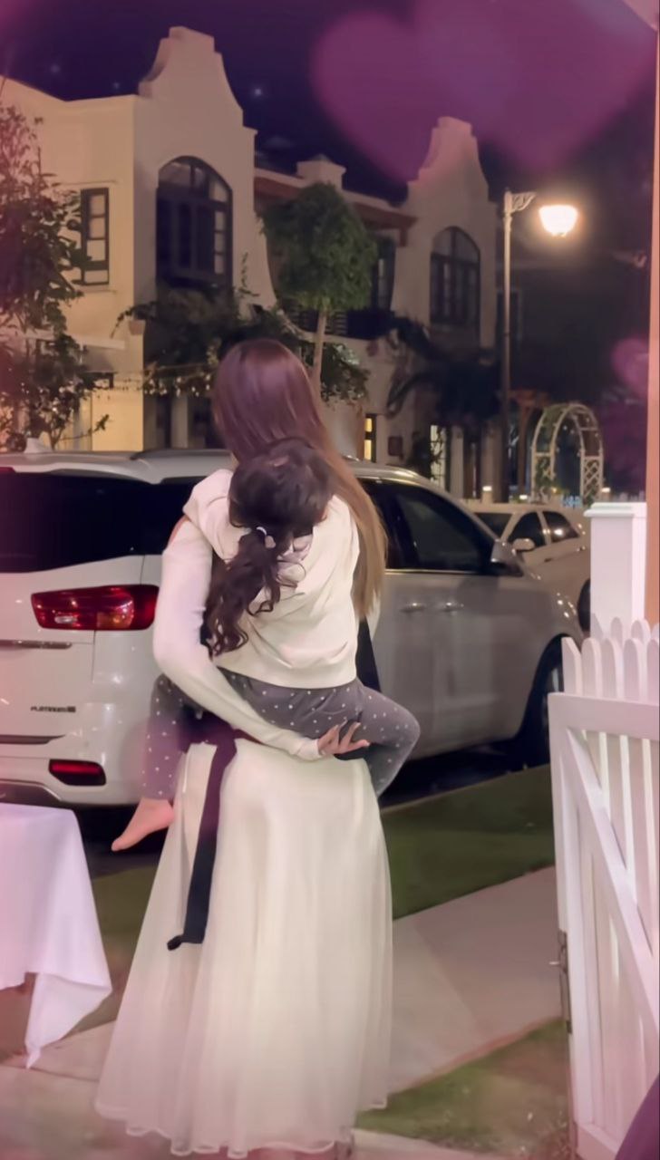 Clip 25 giây siêu chữa lành của 3 mẹ con Đông Nhi: Đây là khoảnh khắc mà người phụ nữ đẹp hơn bao giờ hết!- Ảnh 7.