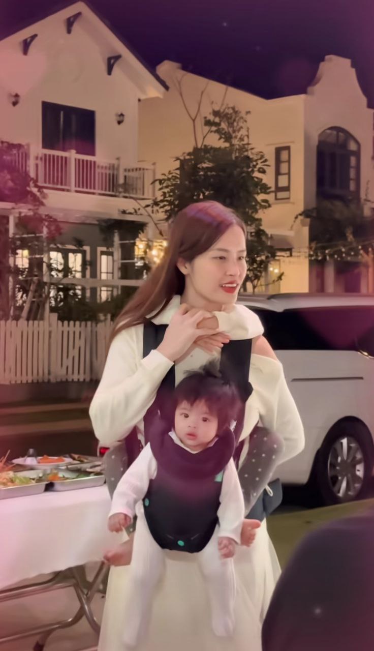 Clip 25 giây siêu chữa lành của 3 mẹ con Đông Nhi: Đây là khoảnh khắc mà người phụ nữ đẹp hơn bao giờ hết!- Ảnh 6.