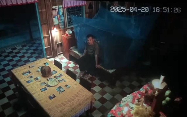 Cảnh người đàn ông miền Tây khóc lóc cầu xin 1 điều qua camera khiến hàng triệu người không thở nổi- Ảnh 1. Cảnh người đàn ông miền Tây khóc lóc cầu xin 1 điều qua camera khiến hàng triệu người không thở nổi- Ảnh 1.