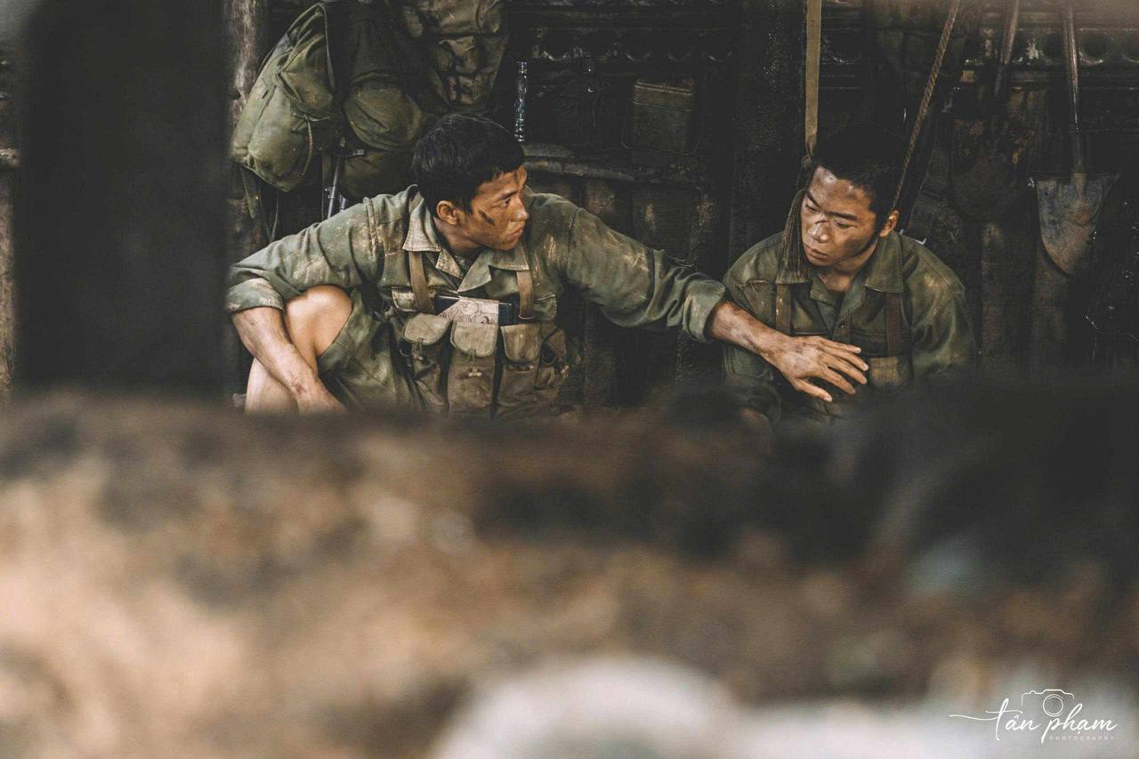 Rùng mình trước cảnh phim sốc nhất Mưa Đỏ: Nam diễn viên ăn rắn thật 100%, biết số lượng là sợ tới già- Ảnh 5.