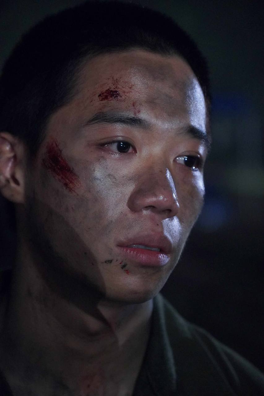 Mỹ nam trẻ nhất Mưa Đỏ: Vận động viên quốc gia đóng 2 phim hot, viral khắp chốn vì diễn xuất thần- Ảnh 2.