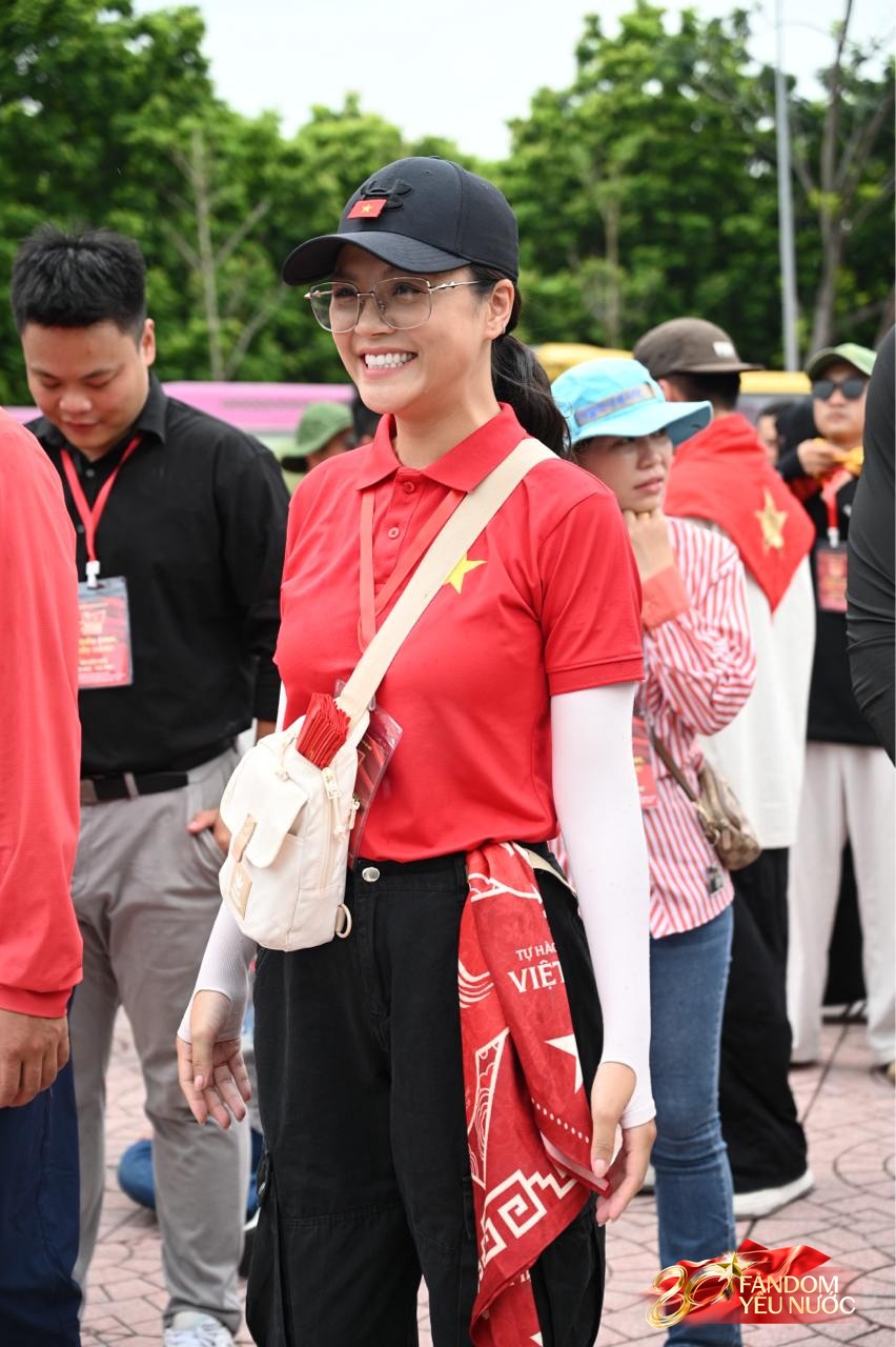 Dàn sao Việt luyện tập diễu hành tại sân Mỹ Đình: Thu Quỳnh hào hứng mong chờ 1 điều, Thanh Sơn - Khánh Vy - vợ chồng Salim góp mặt!- Ảnh 10.