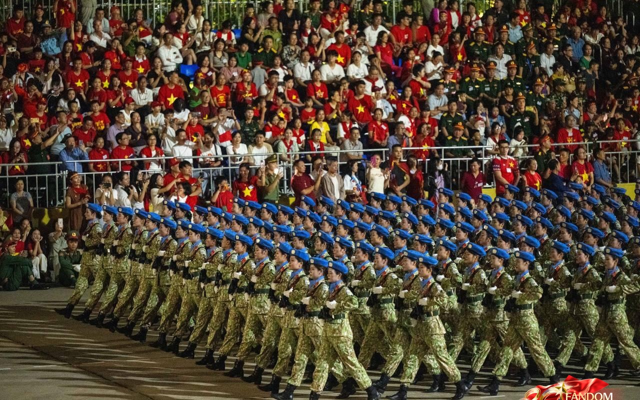 Những hình ảnh đầu tiên tuyệt đối điện ảnh trong buổi tổng hợp luyện diễu binh, diễu hành lần 2