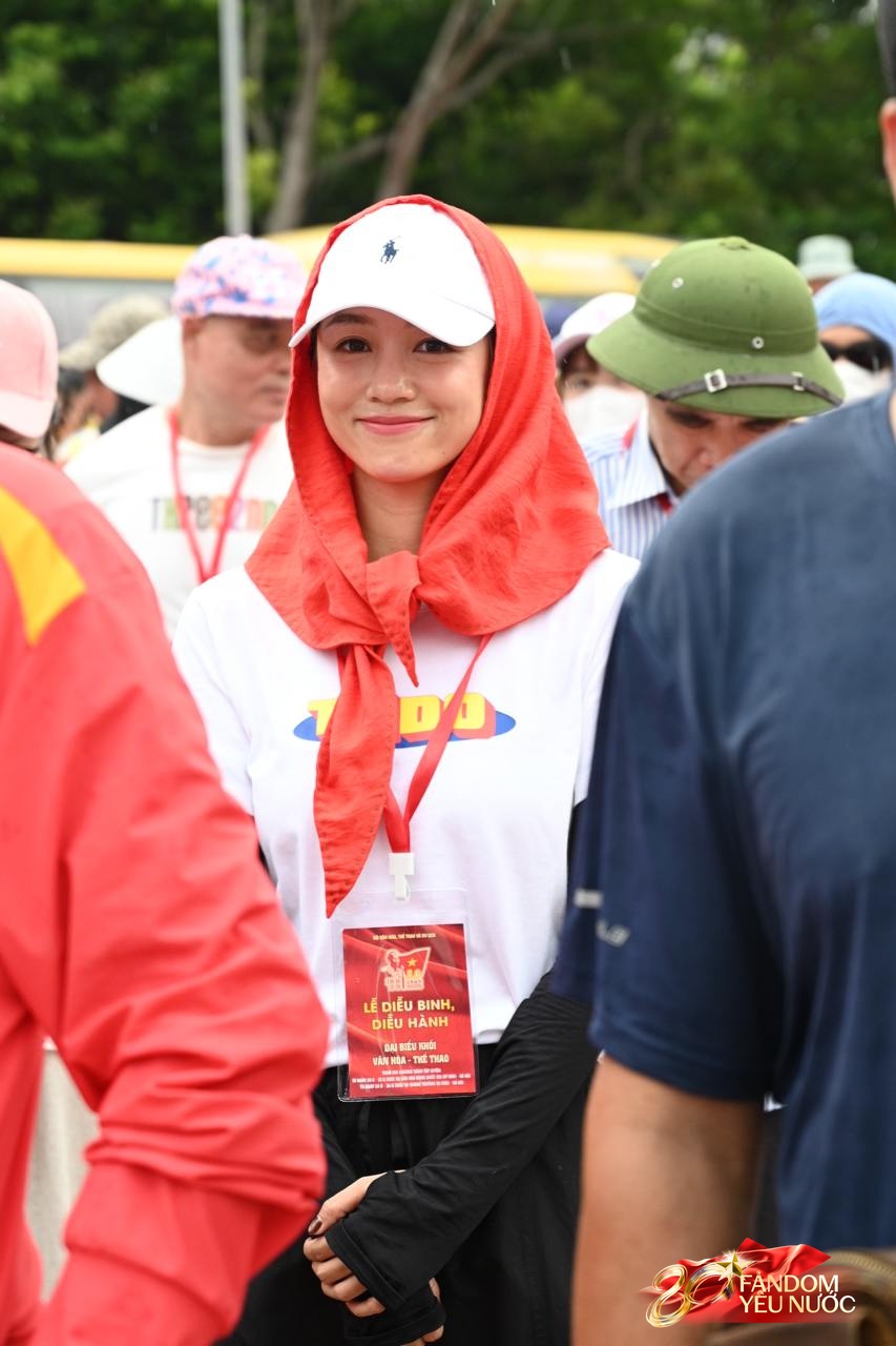Dàn sao Việt luyện tập diễu hành tại sân Mỹ Đình: Thu Quỳnh hào hứng mong chờ 1 điều, Thanh Sơn - Khánh Vy - vợ chồng Salim góp mặt!- Ảnh 3.