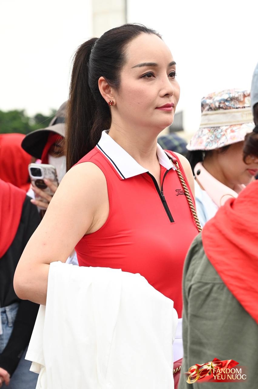 Dàn sao Việt luyện tập diễu hành tại sân Mỹ Đình: Thu Quỳnh hào hứng mong chờ 1 điều, Thanh Sơn - Khánh Vy - vợ chồng Salim góp mặt!- Ảnh 1.