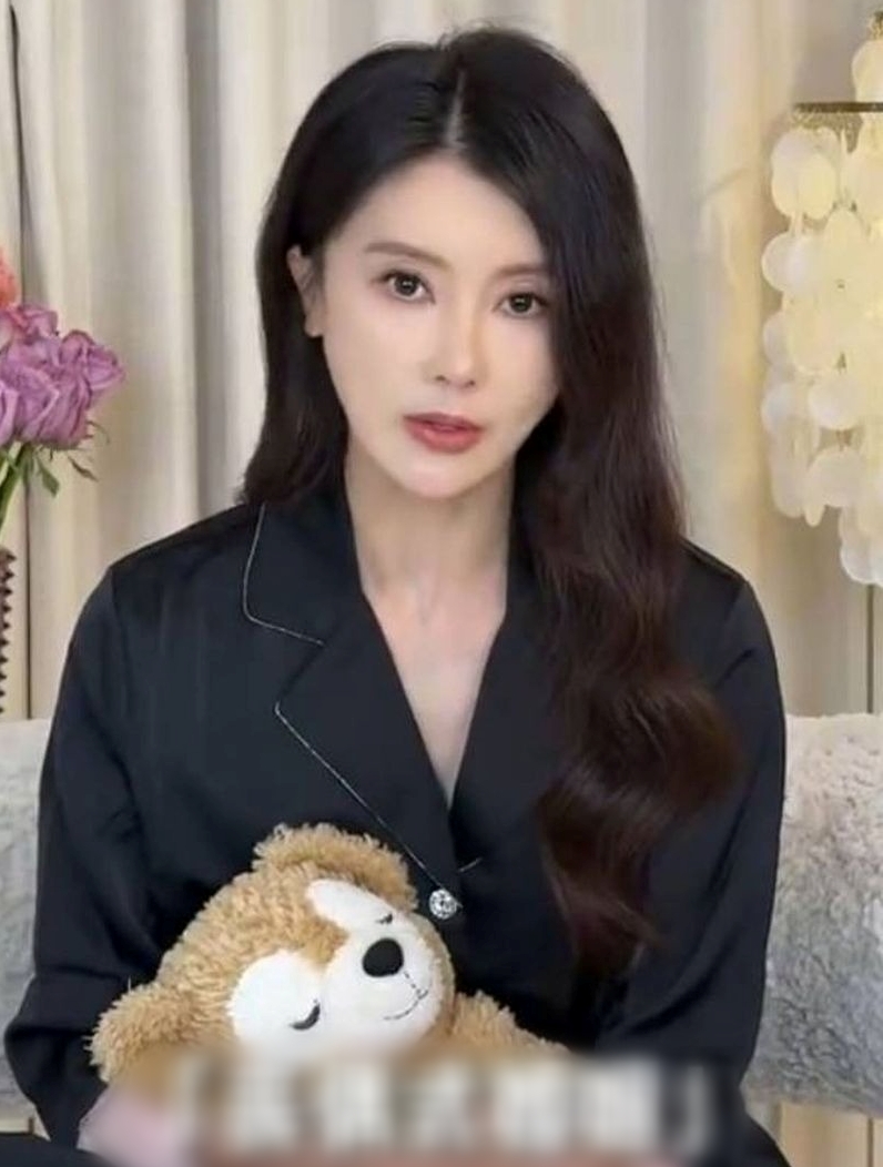 Mỹ nhân trả nợ 4.700 tỷ trong 7 ngày bất ngờ tuyên bố ly hôn chồng chủ tịch- Ảnh 1.