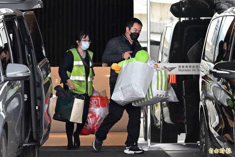 Chồng đưa tro cốt Từ Hy Viên về nước bằng máy bay riêng, gia đình bố trí đội ngũ an ninh vì 1 lý do- Ảnh 5. Chồng đưa tro cốt Từ Hy Viên về nước bằng máy bay riêng, gia đình bố trí đội ngũ an ninh vì 1 lý do- Ảnh 5.