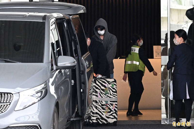 Chồng đưa tro cốt Từ Hy Viên về nước bằng máy bay riêng, gia đình bố trí đội ngũ an ninh vì 1 lý do- Ảnh 4. Chồng đưa tro cốt Từ Hy Viên về nước bằng máy bay riêng, gia đình bố trí đội ngũ an ninh vì 1 lý do- Ảnh 4.