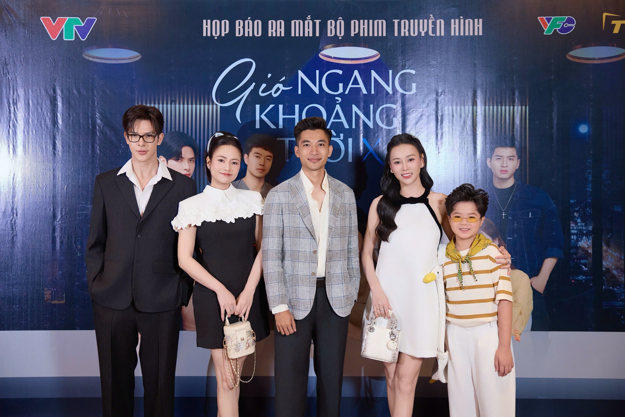 Phương Oanh công khai bóc mẽ Shark Bình: Ngoài miệng xúi vợ hôn bạn diễn nhưng thực tế thì…- Ảnh 1. Phương Oanh công khai bóc mẽ Shark Bình: Ngoài miệng xúi vợ hôn bạn diễn nhưng thực tế thì…- Ảnh 1.