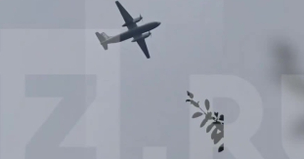 Khoảnh khắc cuối cùng trước khi máy bay Nga chở gần 50 người đâm vào núi phut cuoi cua may bay cho khach nga truoc khi dam vao nui 1753355561 17534042981031529076657 0 72 195 383 crop 1753404306596705114170jpg