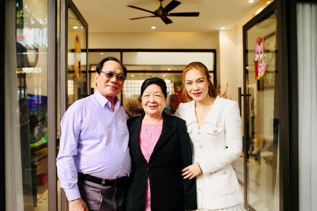 Cuộc sống của mẹ ruột Mỹ Tâm: Hoa khôi xứ Quảng một thời, xế chiều an hưởng hạnh phúc- Ảnh 7. Cuộc sống của mẹ ruột Mỹ Tâm: Hoa khôi xứ Quảng một thời, xế chiều an hưởng hạnh phúc- Ảnh 7.