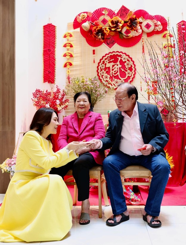 Cuộc sống của mẹ ruột Mỹ Tâm: Hoa khôi xứ Quảng một thời, xế chiều an hưởng hạnh phúc- Ảnh 5. Cuộc sống của mẹ ruột Mỹ Tâm: Hoa khôi xứ Quảng một thời, xế chiều an hưởng hạnh phúc- Ảnh 5.