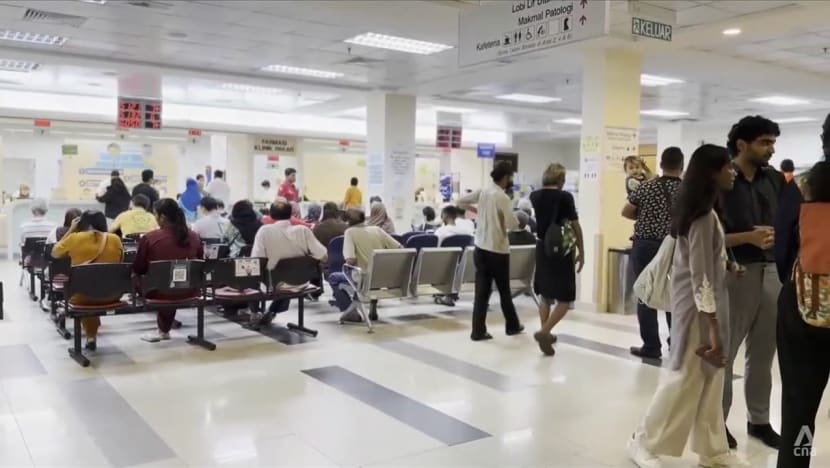 Nỗ lực bao năm để trở thành bác sĩ bệnh viện công, nhiều người ở quốc gia này đang từ bỏ con đường vốn được mơ ước nhất- Ảnh 2. Nỗ lực bao năm để trở thành bác sĩ bệnh viện công, nhiều người ở quốc gia này đang từ bỏ con đường vốn được mơ ước nhất- Ảnh 2.