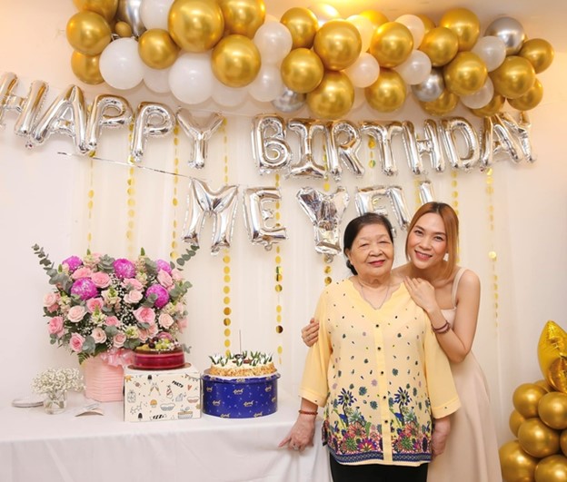 Cuộc sống của mẹ ruột Mỹ Tâm: Hoa khôi xứ Quảng một thời, xế chiều an hưởng hạnh phúc- Ảnh 4. Cuộc sống của mẹ ruột Mỹ Tâm: Hoa khôi xứ Quảng một thời, xế chiều an hưởng hạnh phúc- Ảnh 4.