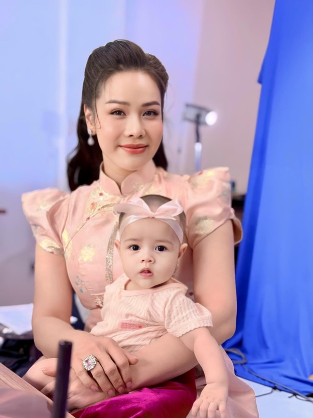 Mẹ đơn thân giàu có nhất nhì showbiz, bình yên viên mãn bên con gái nhỏ trong biệt thự bề thế- Ảnh 3.