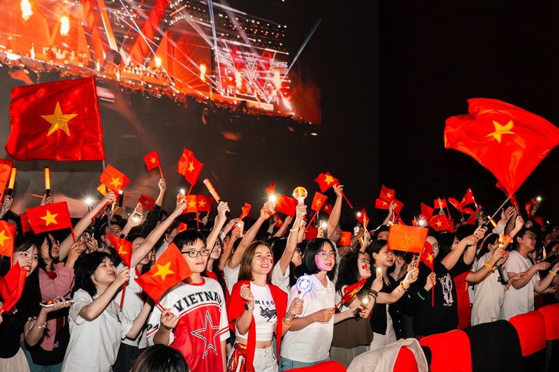 Tổ Quốc Trong Tim: Zone rạp chiếu của lòng yêu nước - hiện tượng xã hội chưa từng có tại Việt Nam- Ảnh 1.