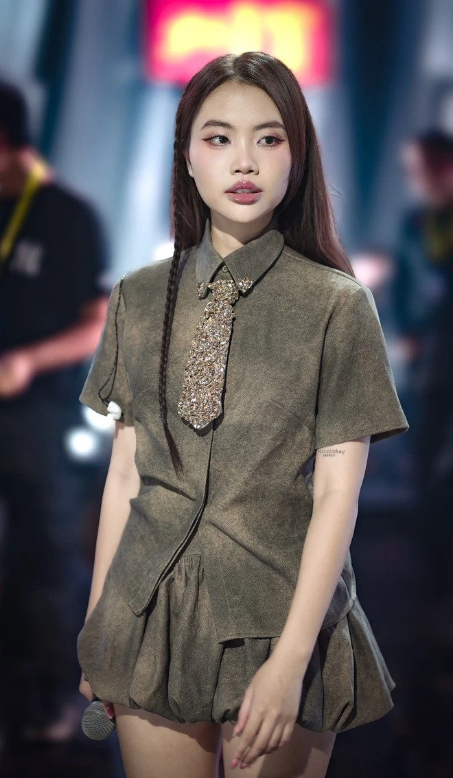 Nhan sắc ca sĩ 10 tuổi nổi tiếng, 22 tuổi được đề cử giải thưởng Gương mặt trẻ Việt Nam tiêu biểu- Ảnh 3.