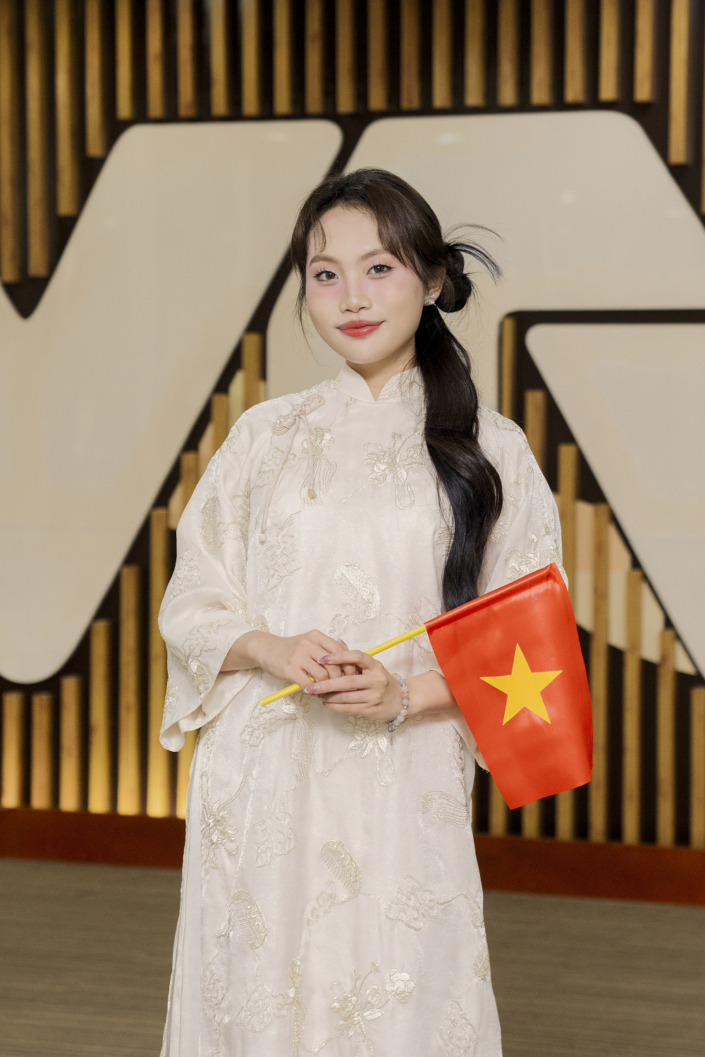 Nhan sắc ca sĩ 10 tuổi nổi tiếng, 22 tuổi được đề cử giải thưởng Gương mặt trẻ Việt Nam tiêu biểu- Ảnh 2.