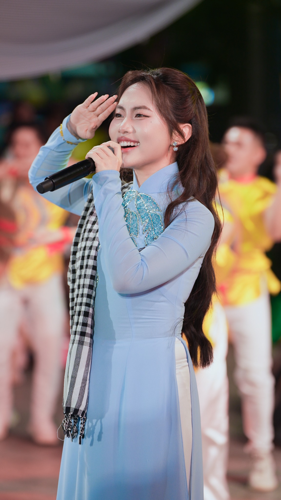 Chân dung nữ ca sĩ nổi tiếng vừa bật mí nhiệm vụ được giao bởi Thủ tướng Phạm Minh Chính- Ảnh 4. Chân dung nữ ca sĩ nổi tiếng vừa bật mí nhiệm vụ được giao bởi Thủ tướng Phạm Minh Chính- Ảnh 4.