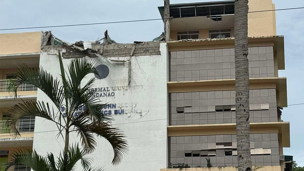 Video: Động đất mạnh 7,4 độ ở Philippines rung chuyển mọi thứ, người dân hoảng loạn bỏ chạy- Ảnh 4. Video: Động đất mạnh 7,4 độ ở Philippines rung chuyển mọi thứ, người dân hoảng loạn bỏ chạy- Ảnh 4.