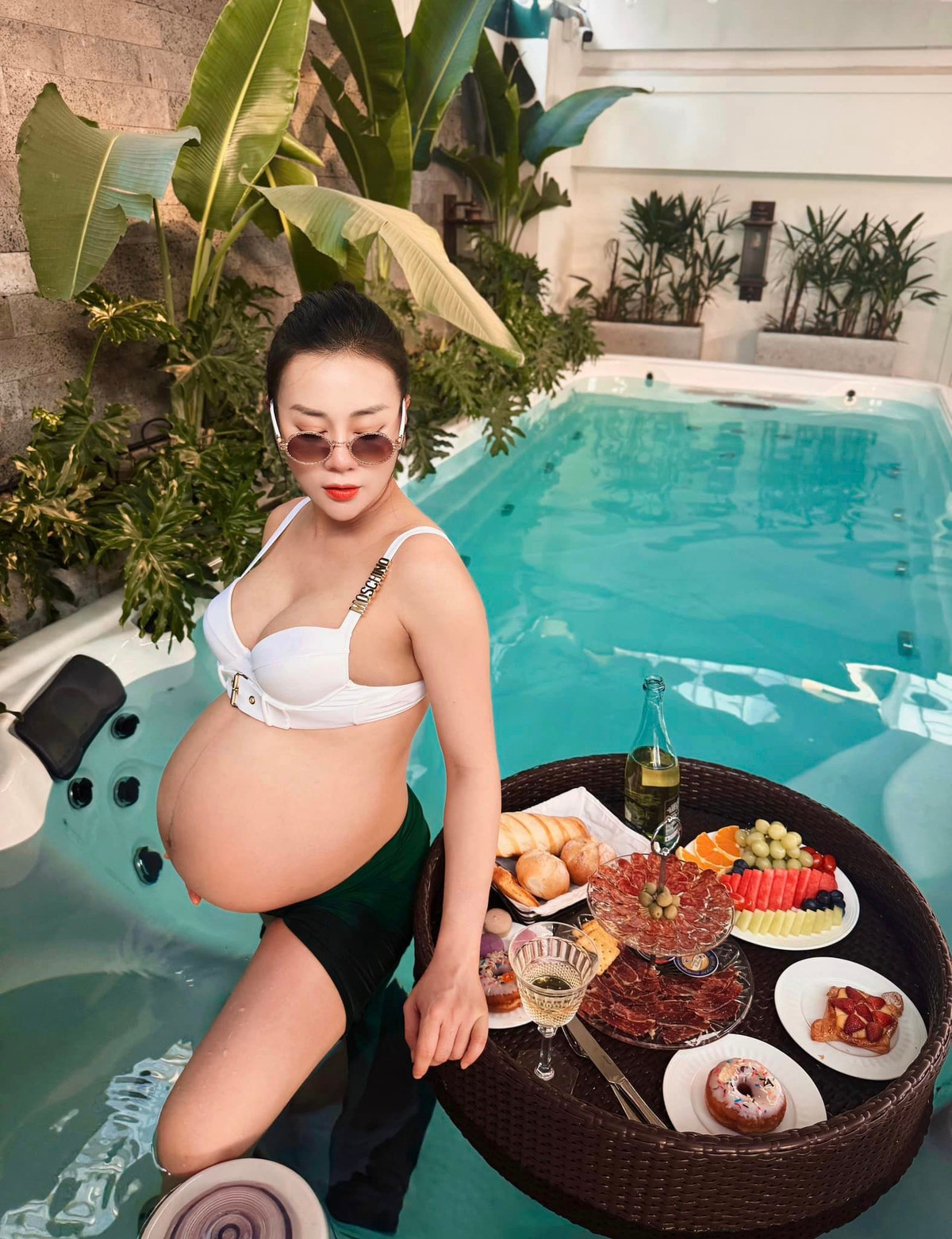 Nữ diễn viên là “phu nhân chủ tịch” gia tài tỷ đô, ở biệt thự đẹp như khu nghỉ dưỡng, mẹ 2 con cực đẹp- Ảnh 6.