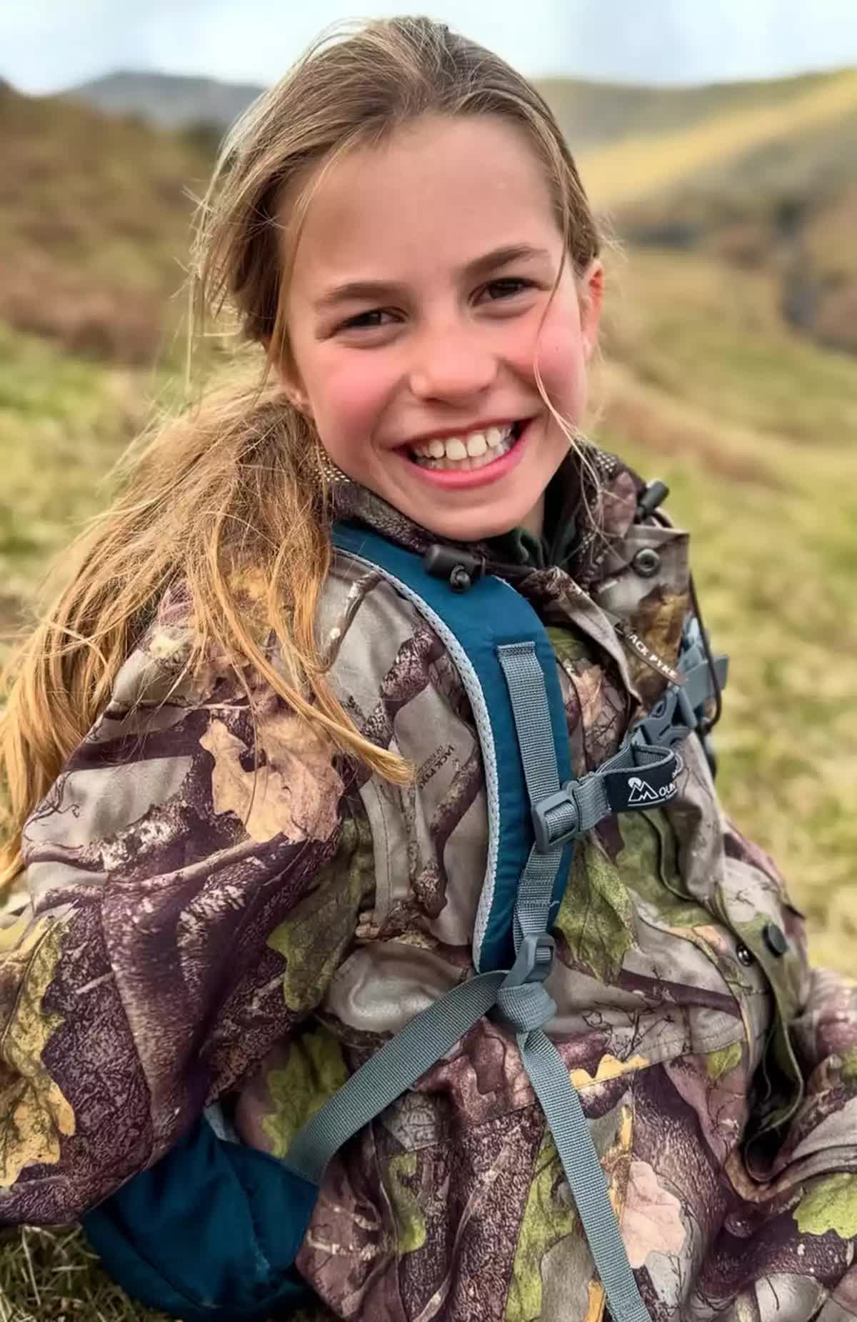 Công chúa Charlotte tươi tắn đón tuổi lên 10, gây sốt vì giống hệt Thân vương William trong bức ảnh mừng sinh nhật- Ảnh 1.