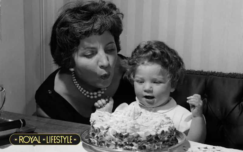 Khoảnh khắc dễ thương của Công chúa Charlotte khiến