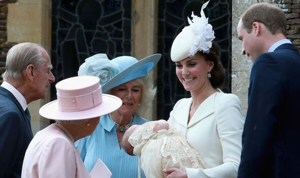 Điểm chung thú vị của những em bé sinh ra trong Hoàng gia Anh, Công chúa Charlotte và Eugenie cùng sở hữu điều đặc biệt- Ảnh 2.